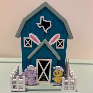 Super Cute Light-up HEB Texas Easter Barn with Bunny and Chick- NWT